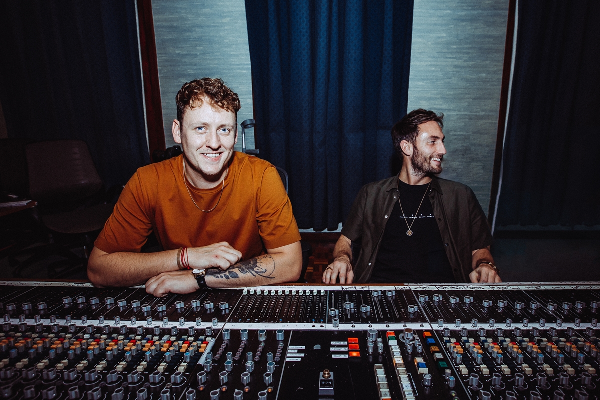 Maribou_State_Sam_Neil